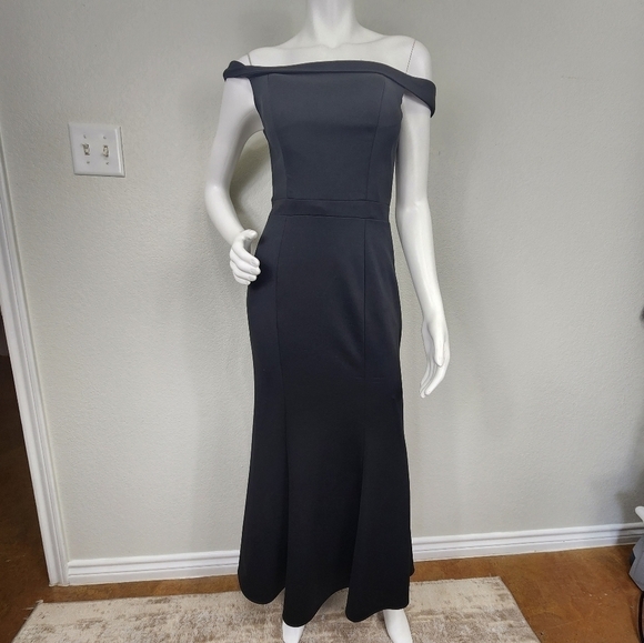 Lucci Lu Sleeveless Off Shoulder Black Formal Fishtail Gown Size 8 - Picture 2 of 13